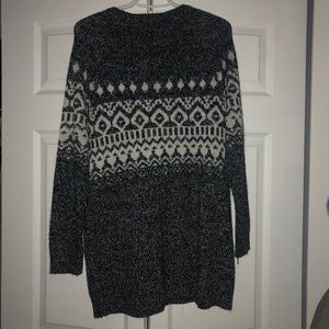 🍁Aztec long sleeve grey and white sweater